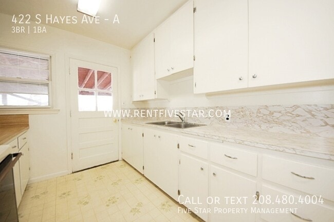 Building Photo - 422 S Hayes Ave