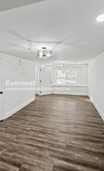 Building Photo - 2923 Ozark Rd