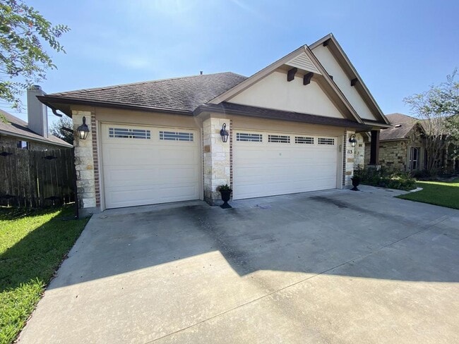 Building Photo - 113 Terravista Trl