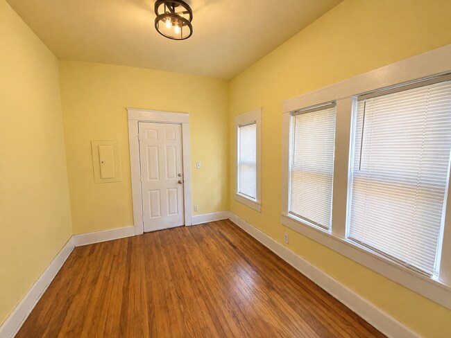 Building Photo - Two-Bedroom Duplex in Shawnee