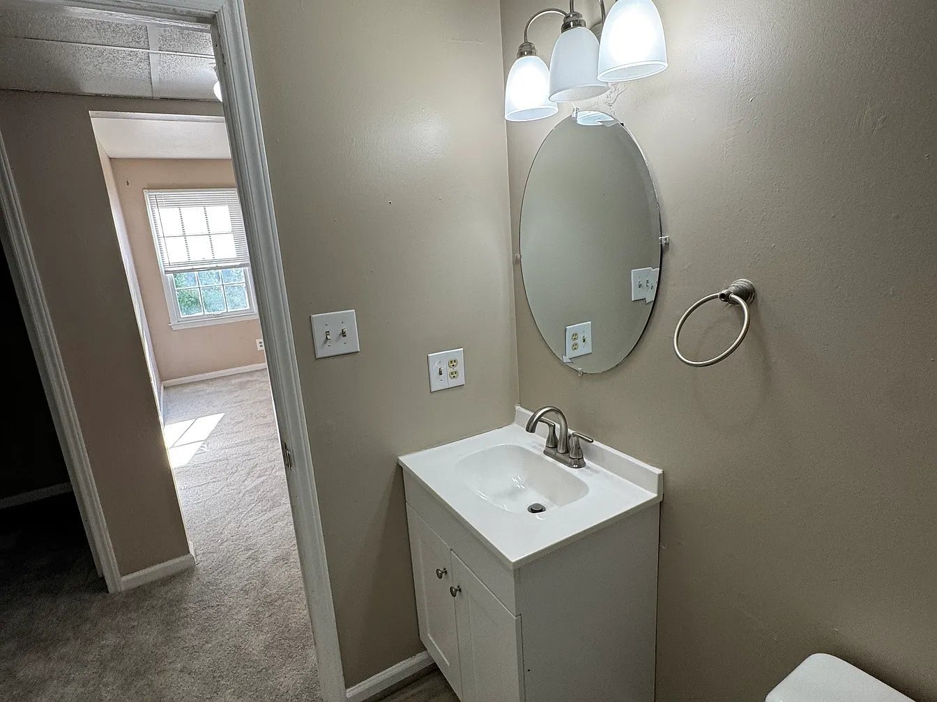 Building Photo - 410 Burkemont Ave