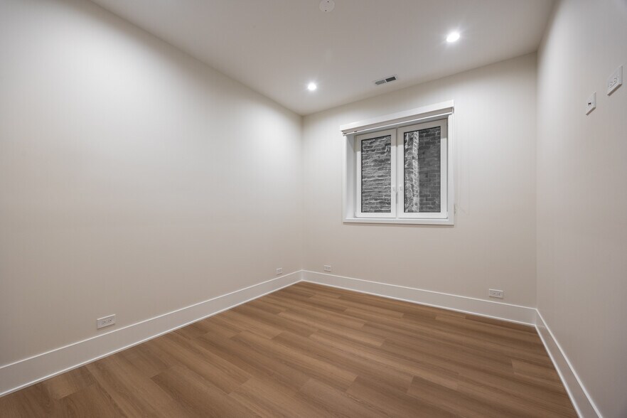 Building Photo - 1610 W Grand Ave