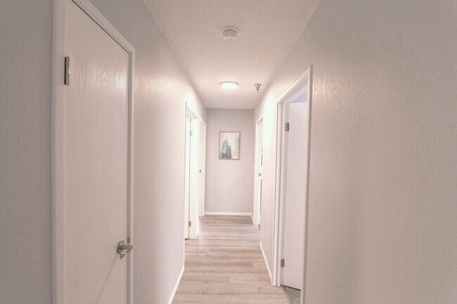 Building Photo - Welcome Home to Lincoln Woods: Modern Livi...