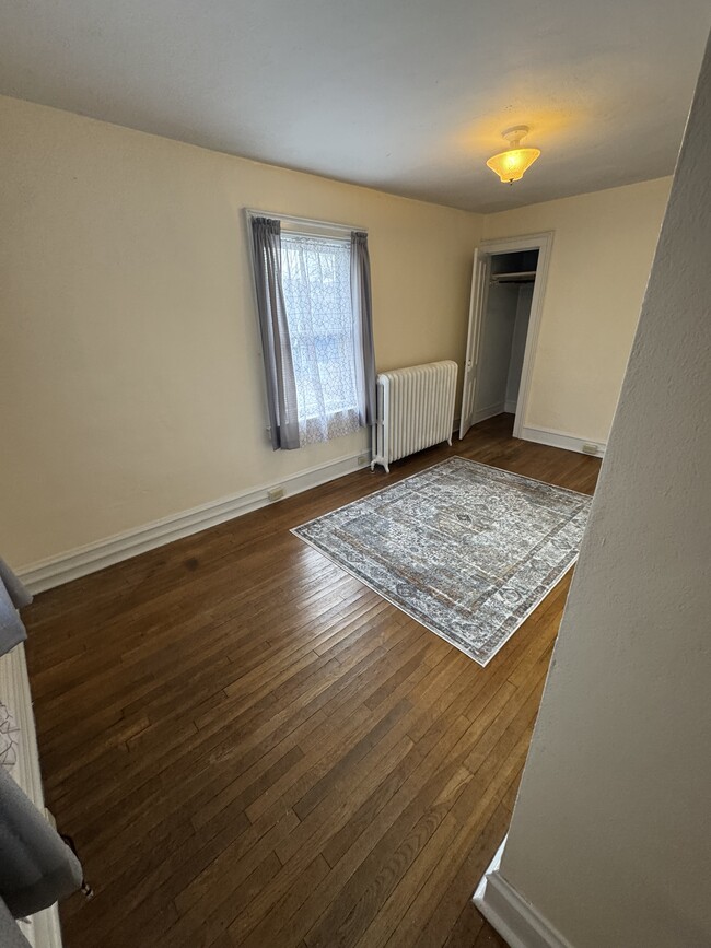 2Bbedroom - 401 Maple Ave