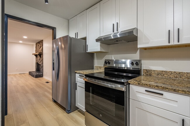 Building Photo - 1545 Springwood Dr SE