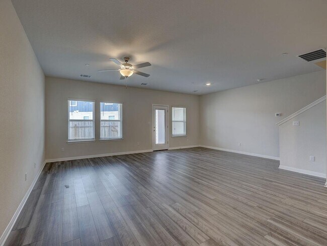 Building Photo - 1850 Settlers Glen Dr