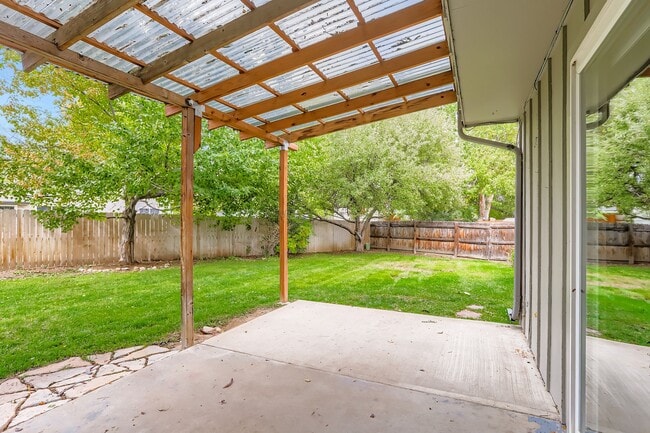 Building Photo - 577 Hilltop St