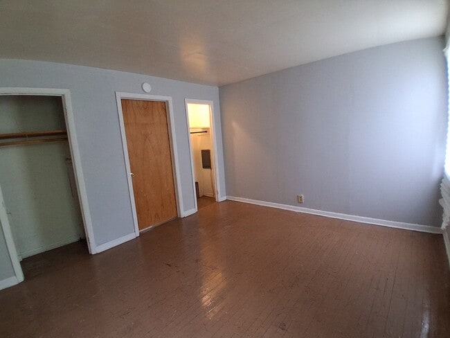 Building Photo - 305 N Logan Ave