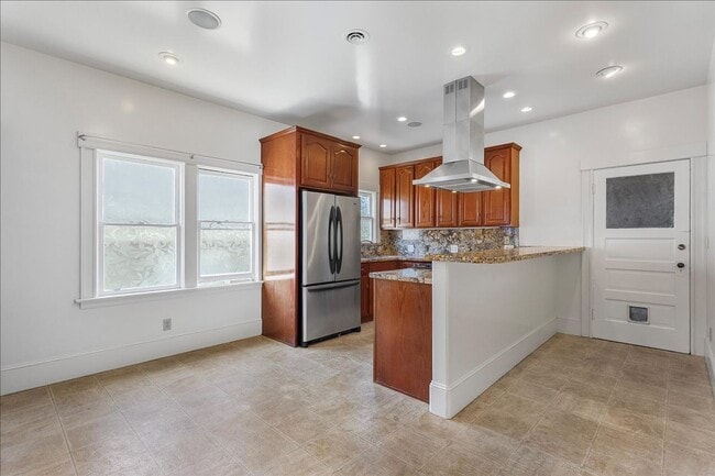 Building Photo - 1089 Park Ave