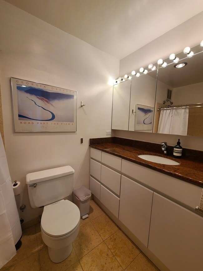 Building Photo - 2400 N Lakeview Ave