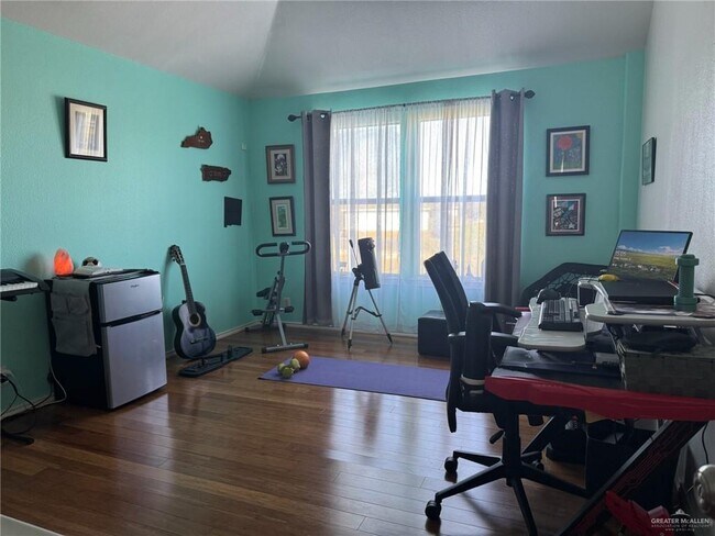 Building Photo - 40 San Angelo St