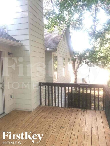 Building Photo - 319 Hills Point Rd