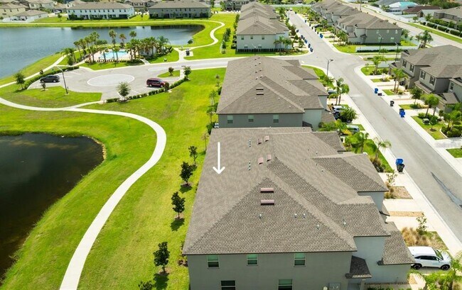 Building Photo - 736 Royal Empress Dr
