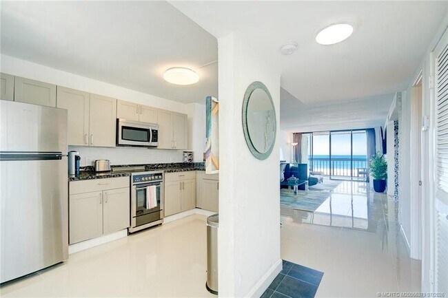 Building Photo - 9940 S Ocean Dr
