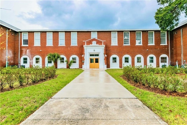 Building Photo - 1090 10th St N