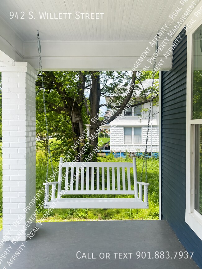 Building Photo - 942 S Willett St