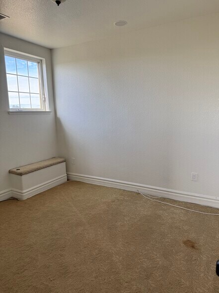 Building Photo - 31195 Lone Tree Rd