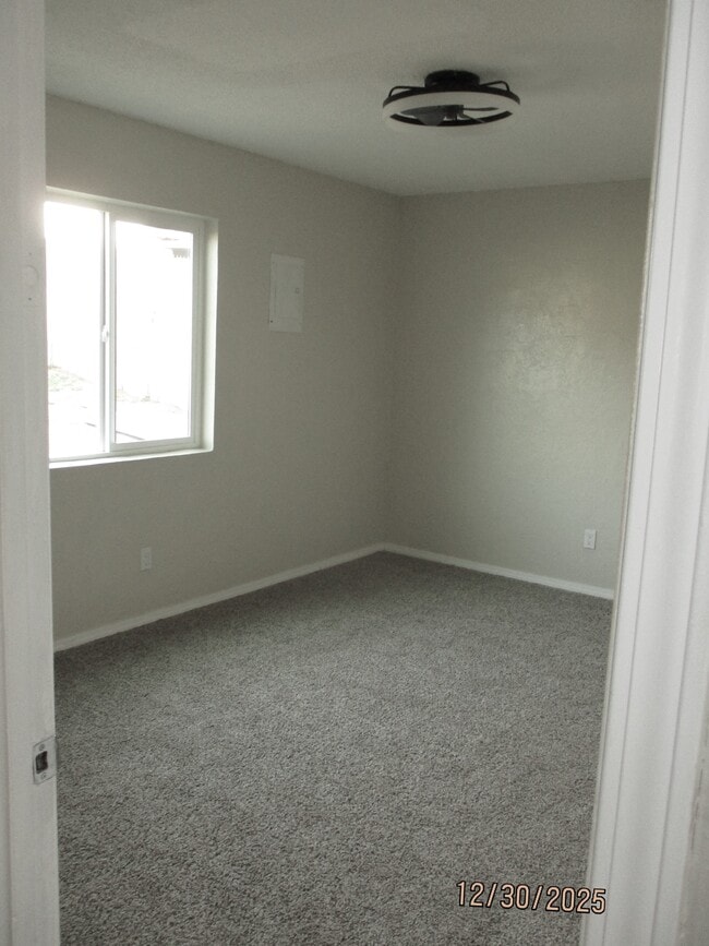 Building Photo - 13104 Oriente Ave NE