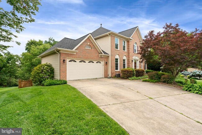 Building Photo - 8527 Silverview Dr