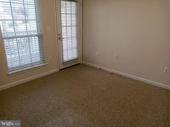 Building Photo - 4550 Strutfield Ln