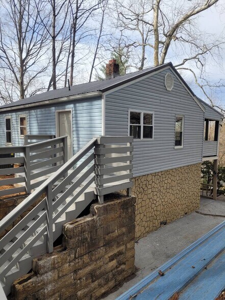 Building Photo - 2119 US-421