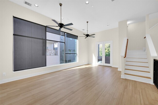 Building Photo - 2419 Charleston St