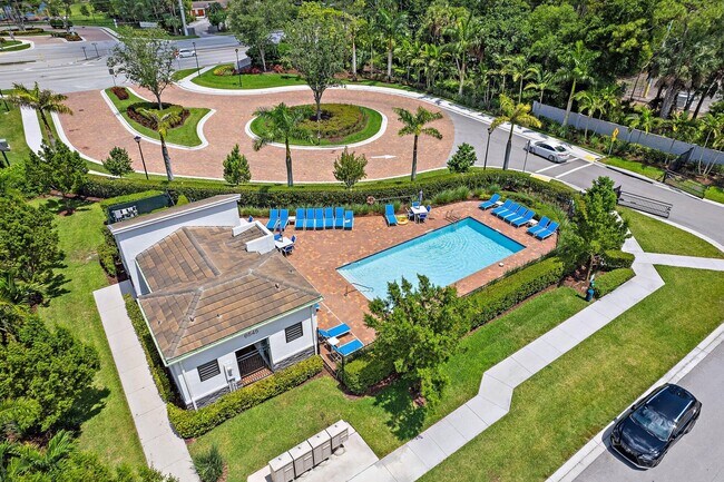 Building Photo - 6825 Pointe of Woods Dr