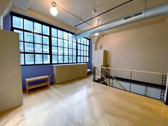 Building Photo - Gorgeous Pearl Loft with Private Entrance,...