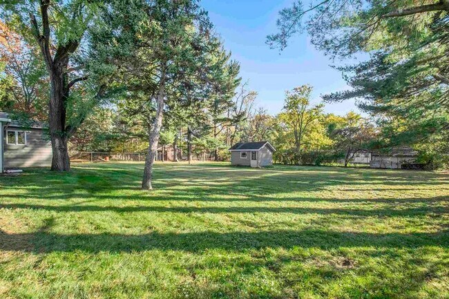 Building Photo - Upgraded Ranch Style Home in South Bend, IN