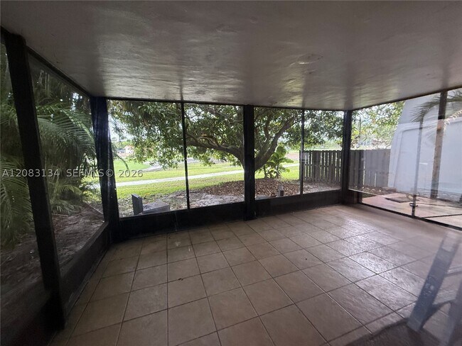 Building Photo - 19233 E Lake Dr