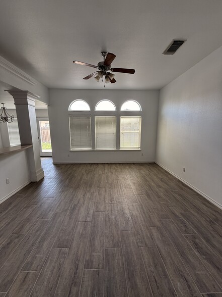 Building Photo - 3806 Los Arroyos Dr