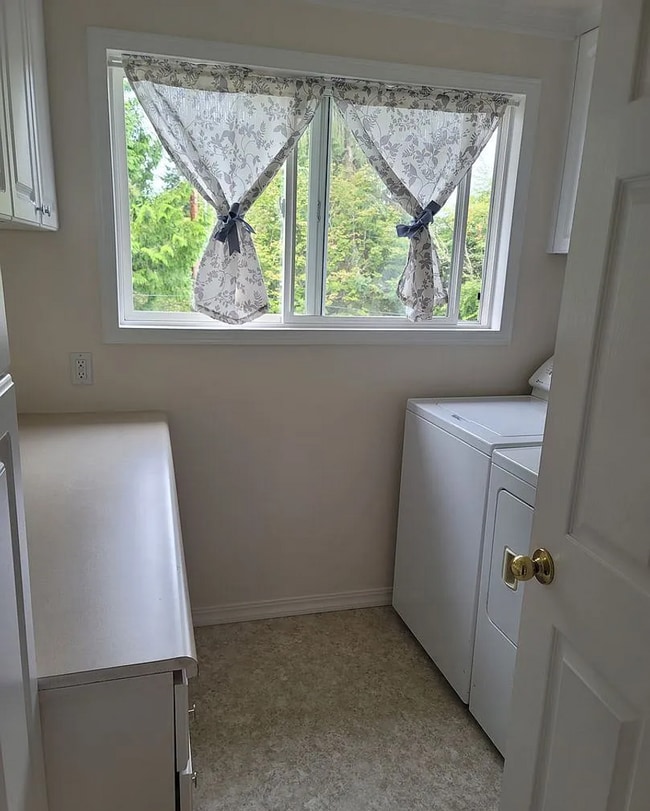 Building Photo - Charming Browns Point Home with Garage & B...