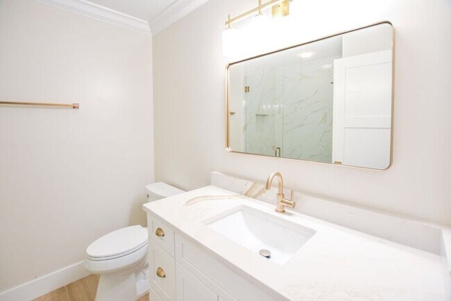 Building Photo - 226 Moccasin Trail W