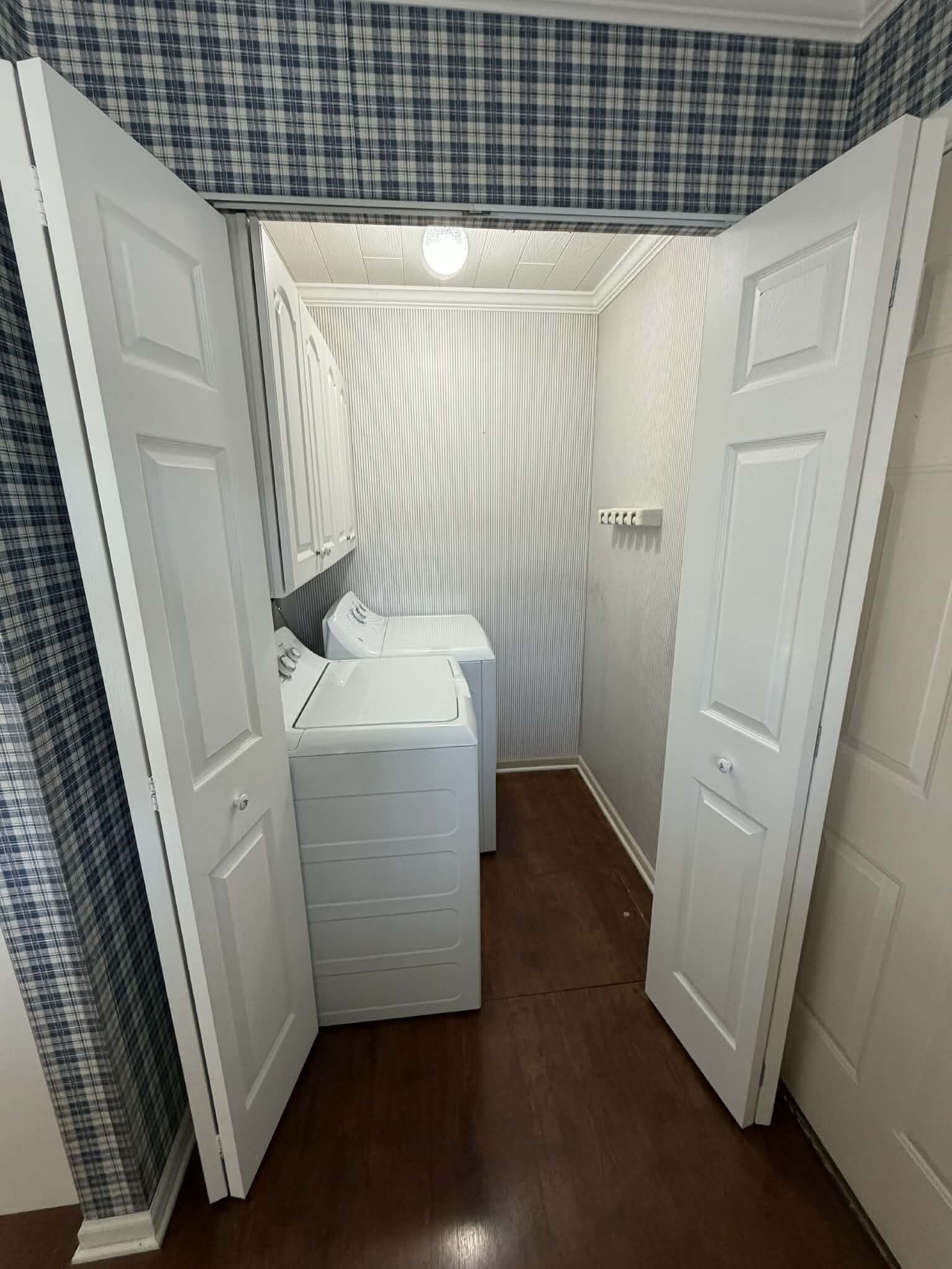 Building Photo - 1730 N Ridge Ave