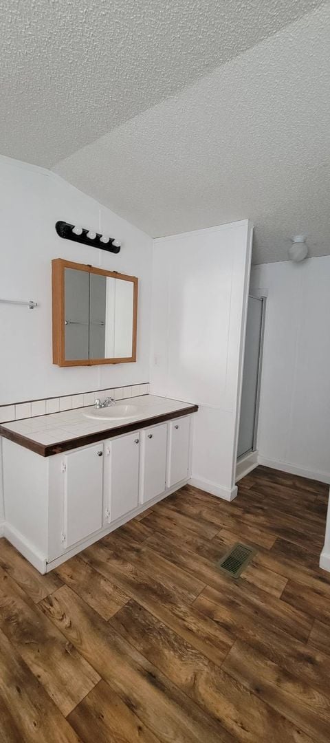 Building Photo - Ready to Move in