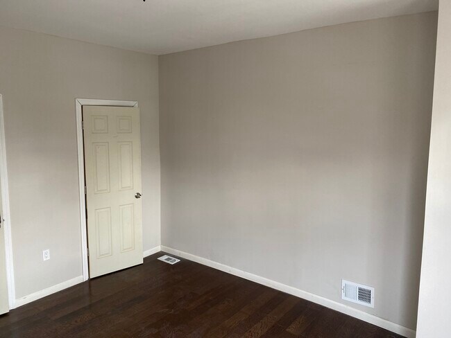 Building Photo - 152 S 10th St