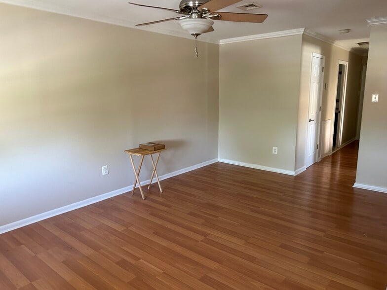 Building Photo - 8124 Ryers Ave