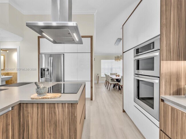 Building Photo - 639 Verona Pl
