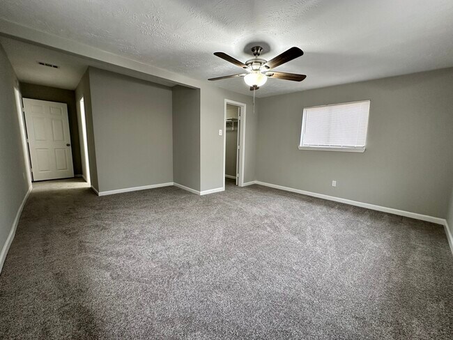 Building Photo - 5822 Glenhurst Dr