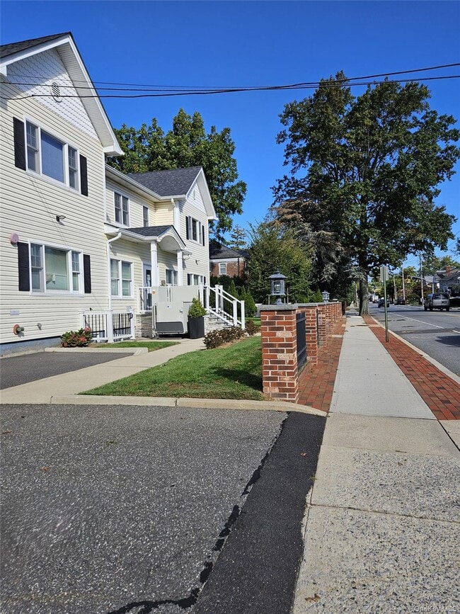Building Photo - 93 Hempstead Ave