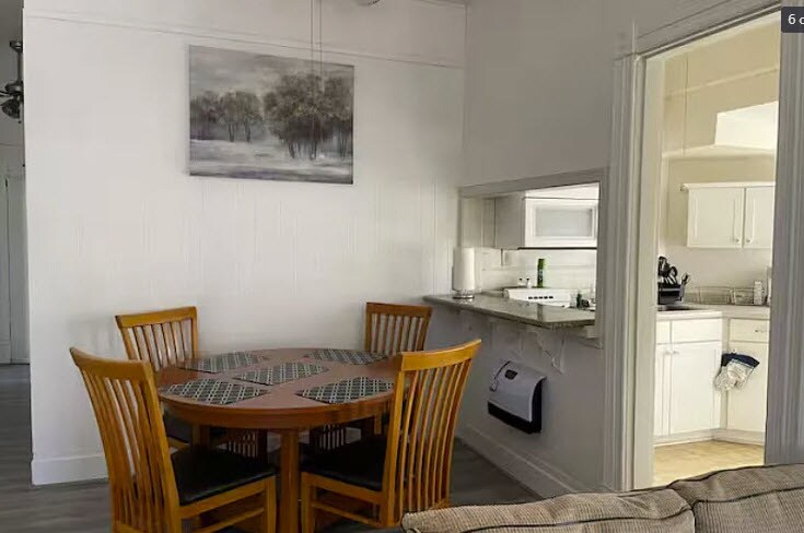 Dining Area - 701 W Poplar St