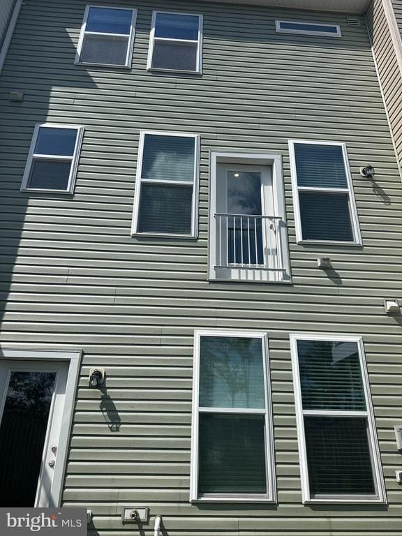 Building Photo - 423 Snowberry Ln