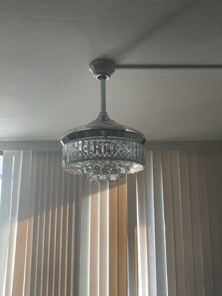 Livingroom Lamp/Fan - 7300 Wayne Ave