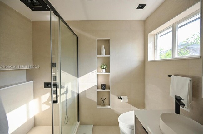 Building Photo - 2537 SE 10th Ct