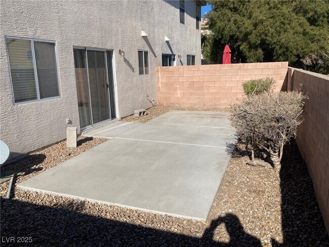 Building Photo - 800 Spotted Eagle St