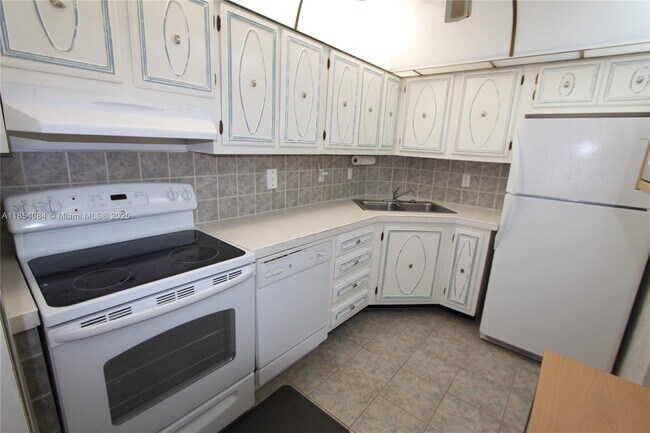 Building Photo - 3101 Oakland Shores Dr