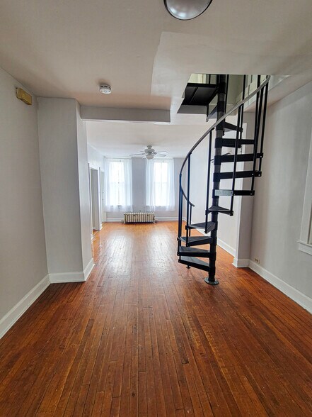 Building Photo - 3240 S Hoyne Ave