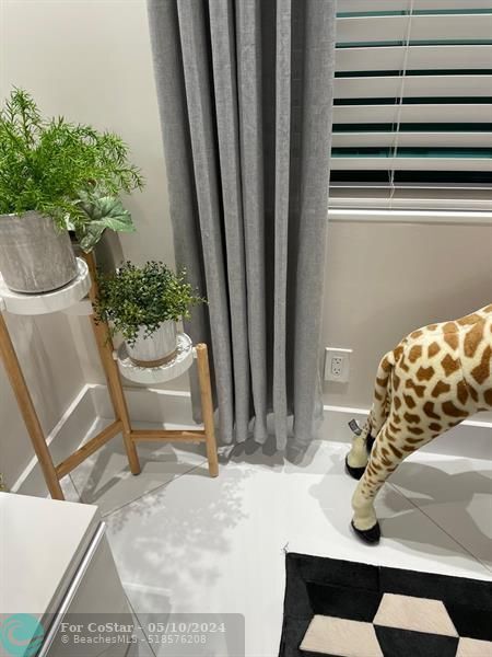 Building Photo - 327 Lancaster St