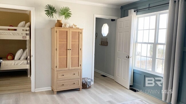 Building Photo - 450 E 1st Ave