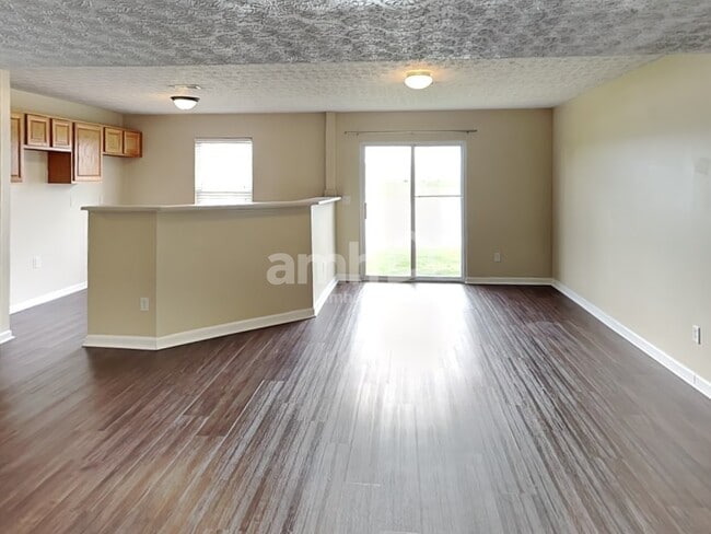 Building Photo - 8 Danielson Cir